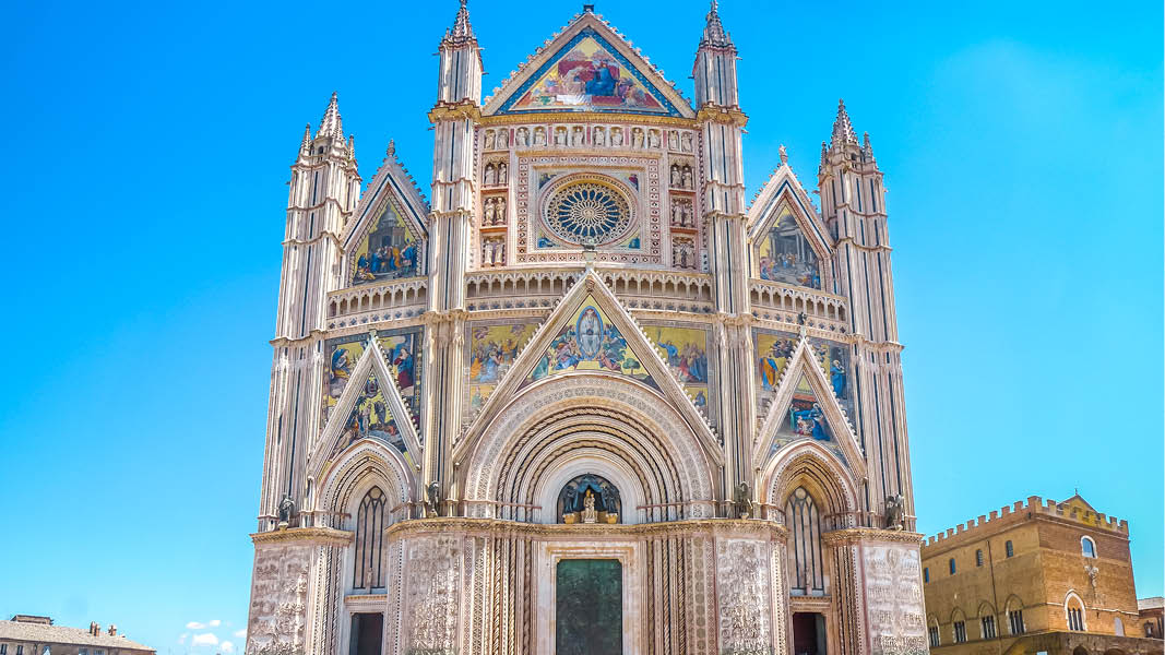 Vackert utsmyckade katedralen i Orvieto, Umbrien